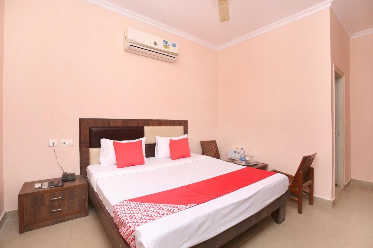 Oyo 24423 Hotel Royal Sohāna Kültér fotó